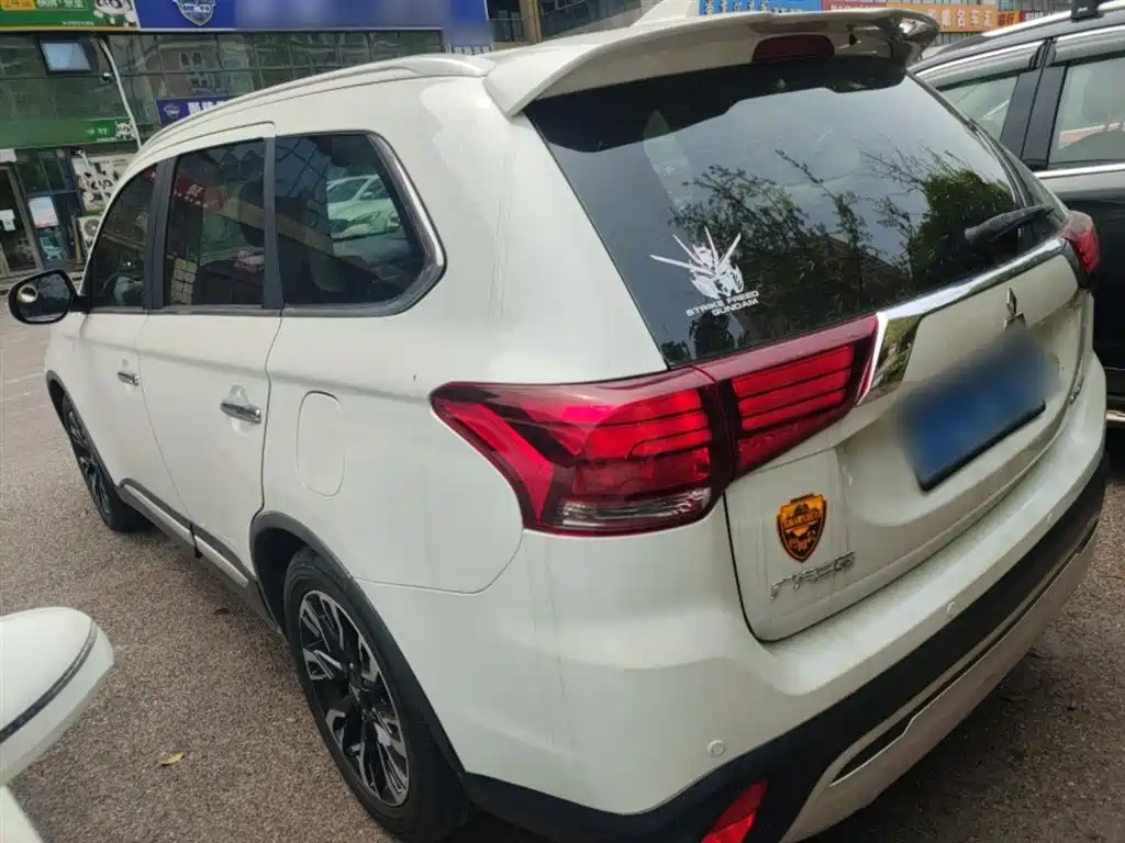 Outlander 2.4 L 4 WD Enjoyment 7-seat CN-VI
