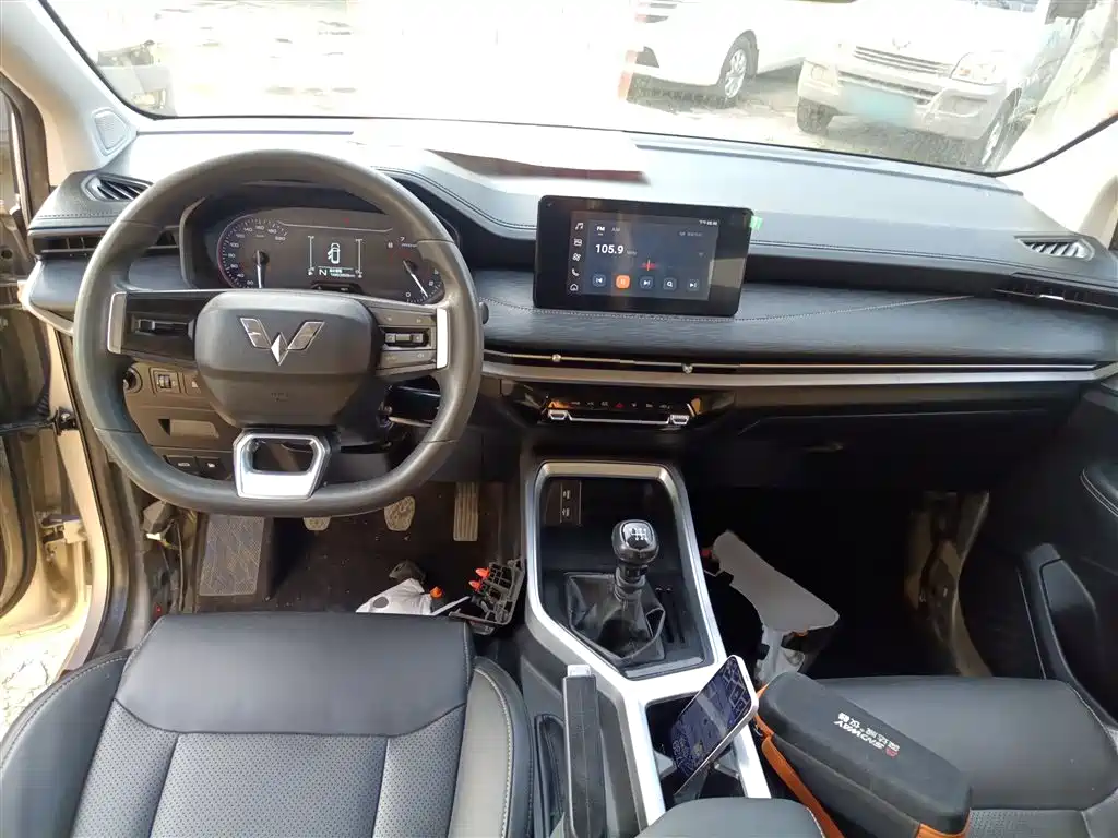 Wuling Jiachen 1.5 L Manual Smooth Enjoyment Comfort