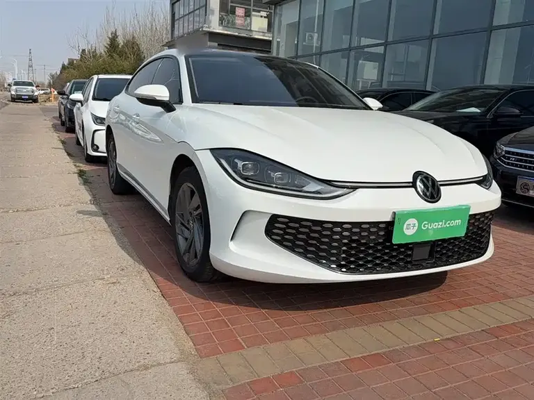 Volkswagen Lamando Lamando L 280 TSI DSG Dazzle Hot