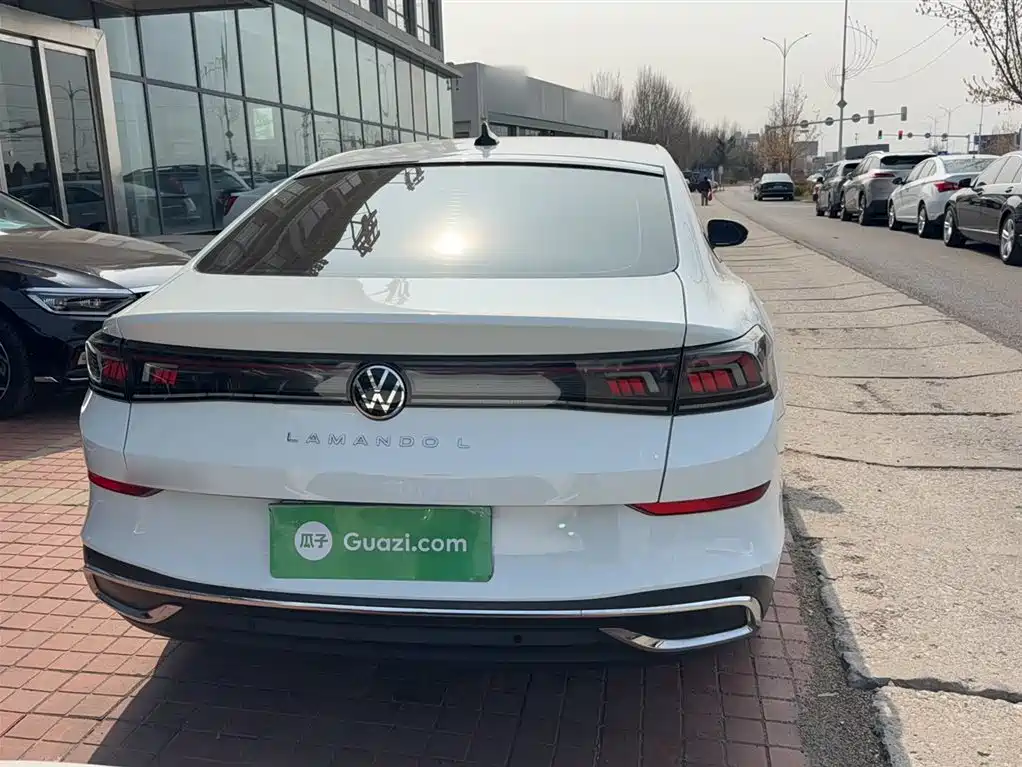 Lamando Lamando L 280 TSI DSG Dazzle Hot