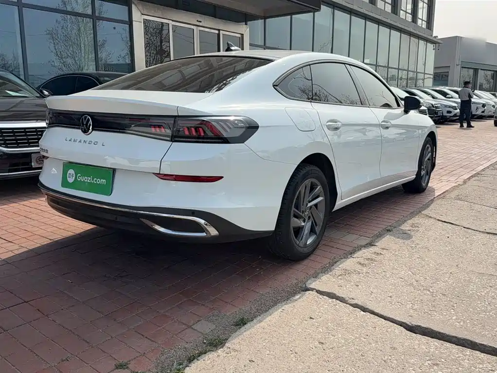Lamando Lamando L 280 TSI DSG Dazzle Hot