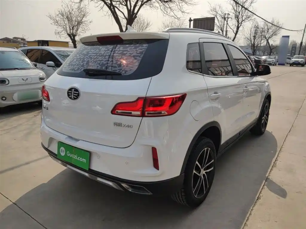 Besturn X40 奔腾X40 2017款 1.6 L 手动豪华型