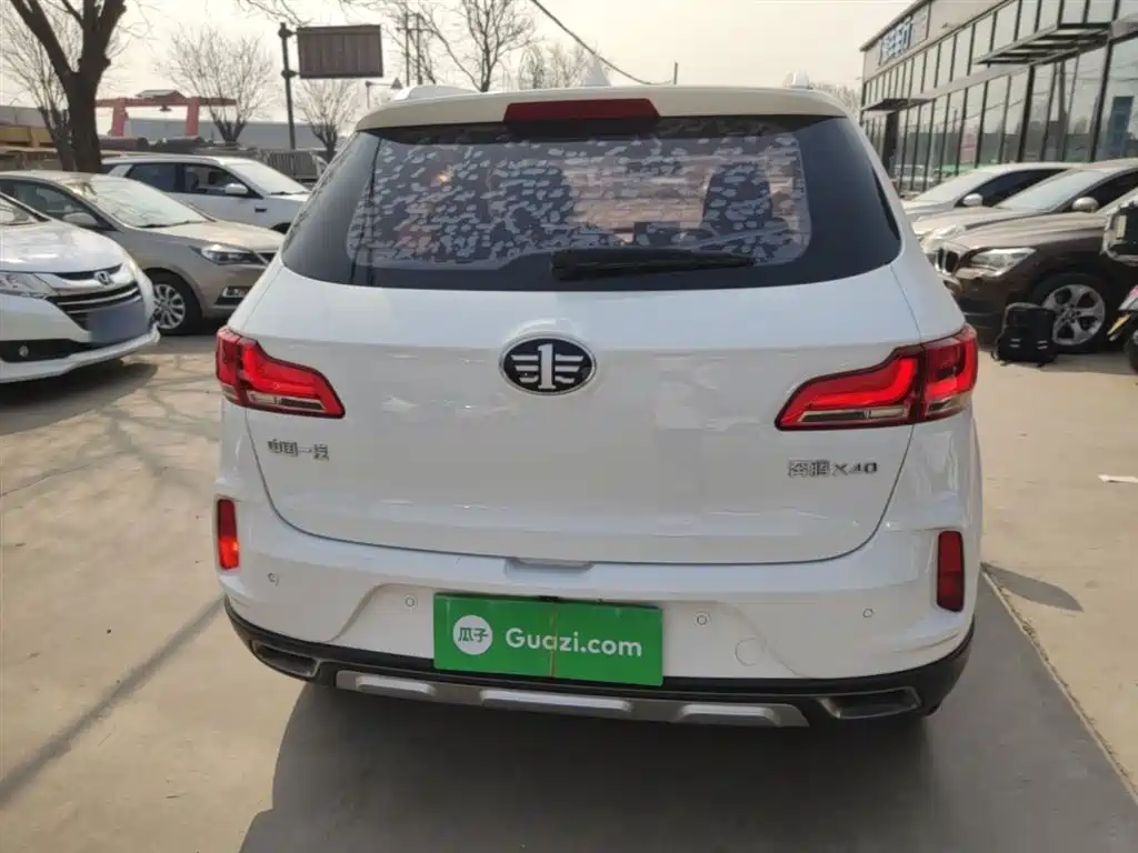 Besturn X40 奔腾X40 2017款 1.6 L 手动豪华型