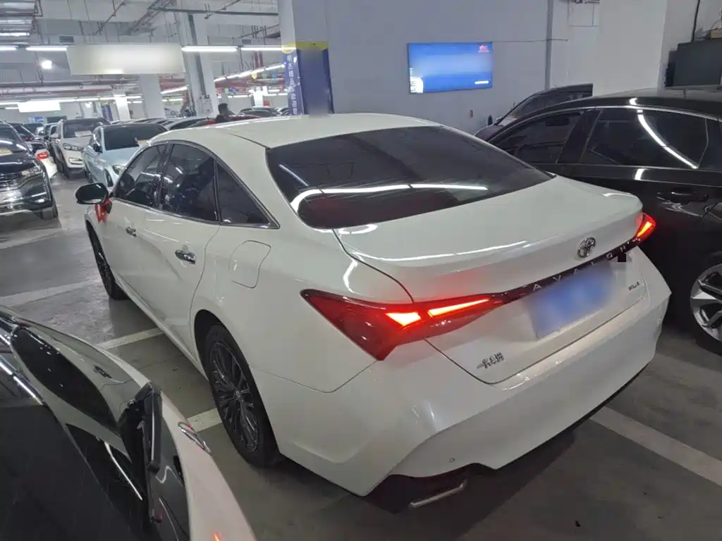 Avalon 2.0 L XLE Premium CN-VI