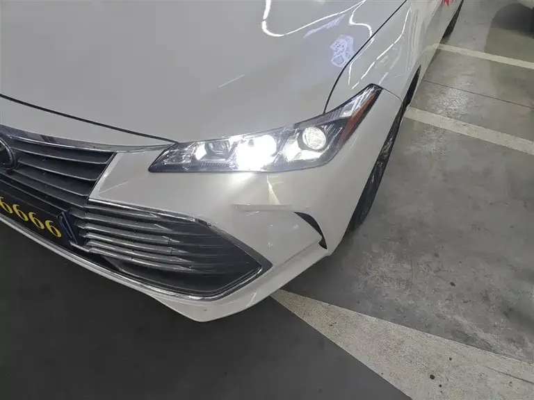 Toyota Avalon 2.0 L XLE Premium CN-VI