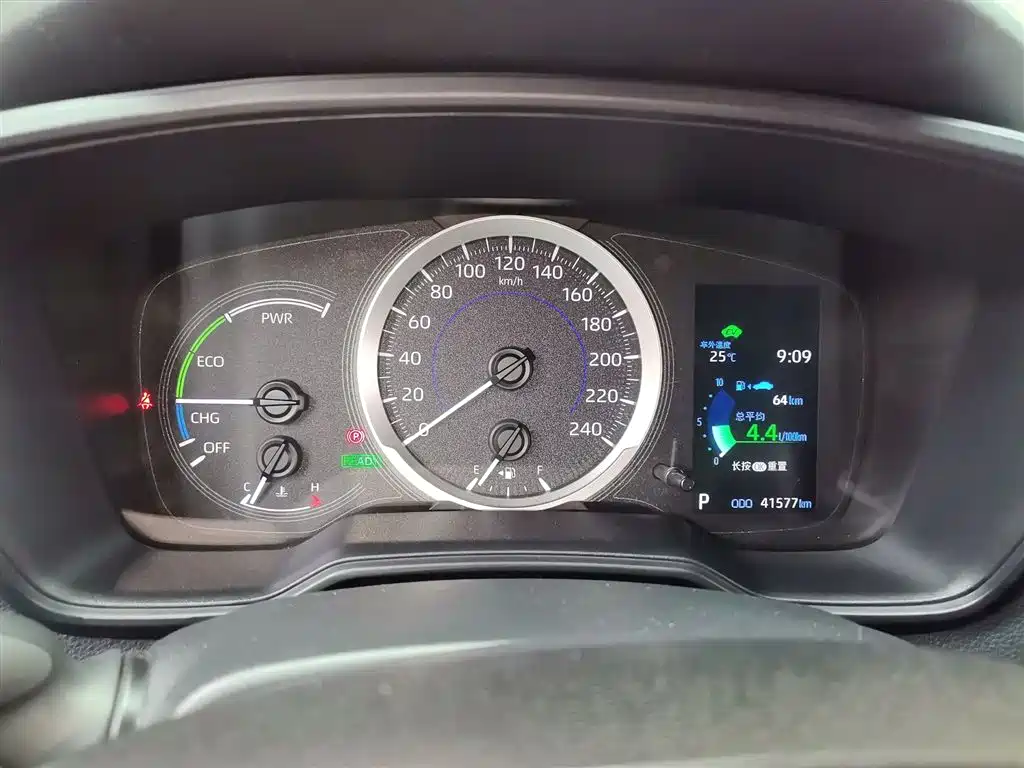 Levin Dual Engine 1.8 H E-CVT Leading