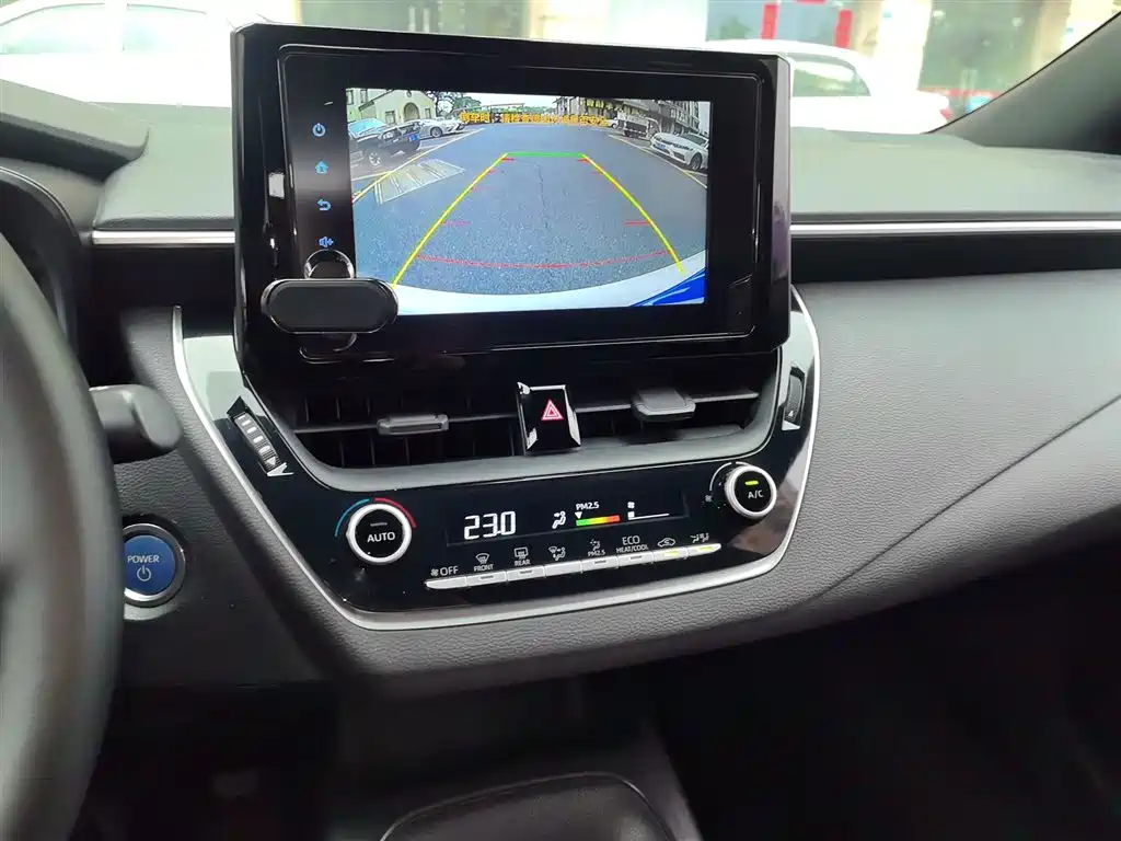 Levin Dual Engine 1.8 H E-CVT Leading