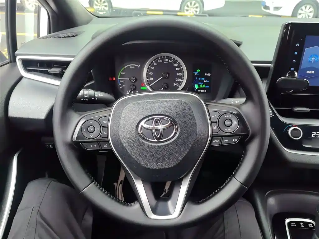 Levin Dual Engine 1.8 H E-CVT Leading