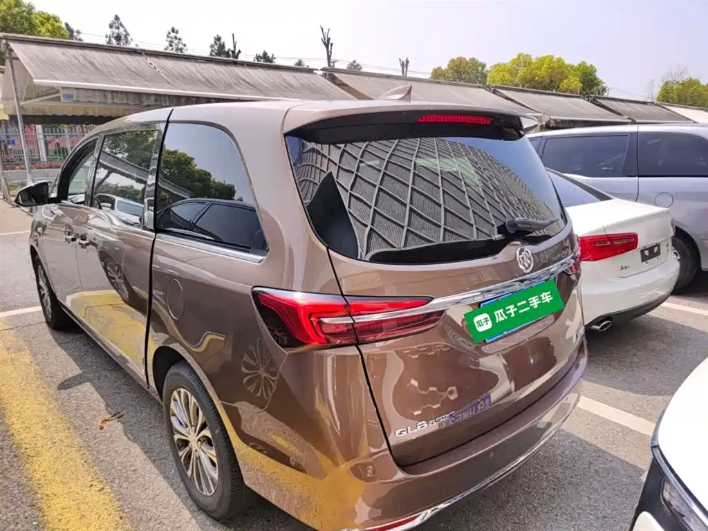 Buick GL8 Land Official Cabin 652 T Distinguished