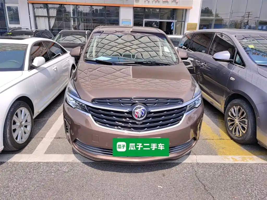 Buick GL8 Land Official Cabin 652 T Distinguished
