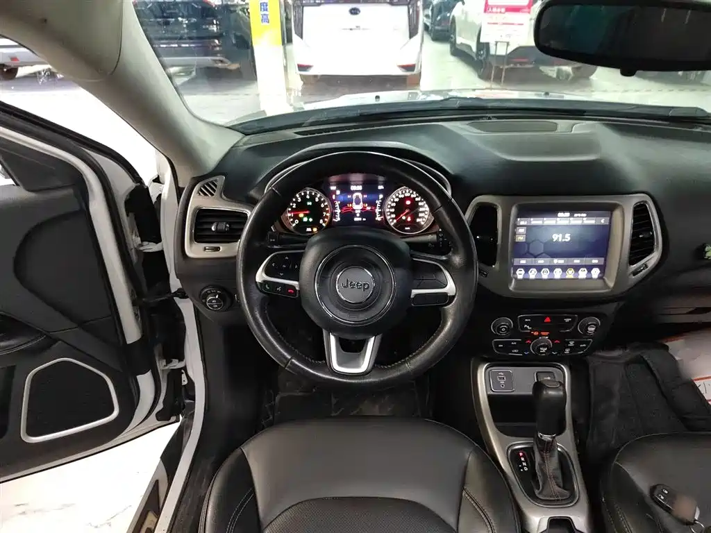 Compass 200 T Auto Home Enjoyment