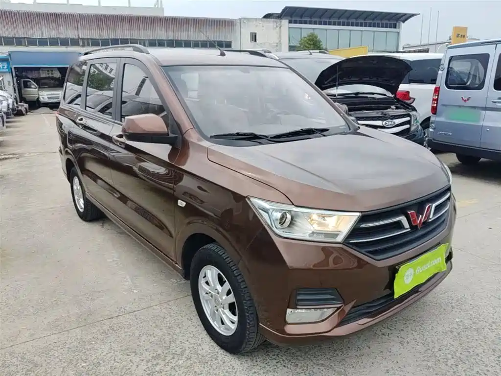 Wuling Hongguang 1.5 L S Comfort L2 B