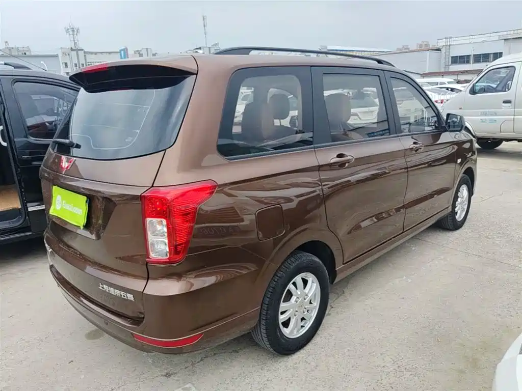 Wuling Hongguang 1.5 L S Comfort L2 B