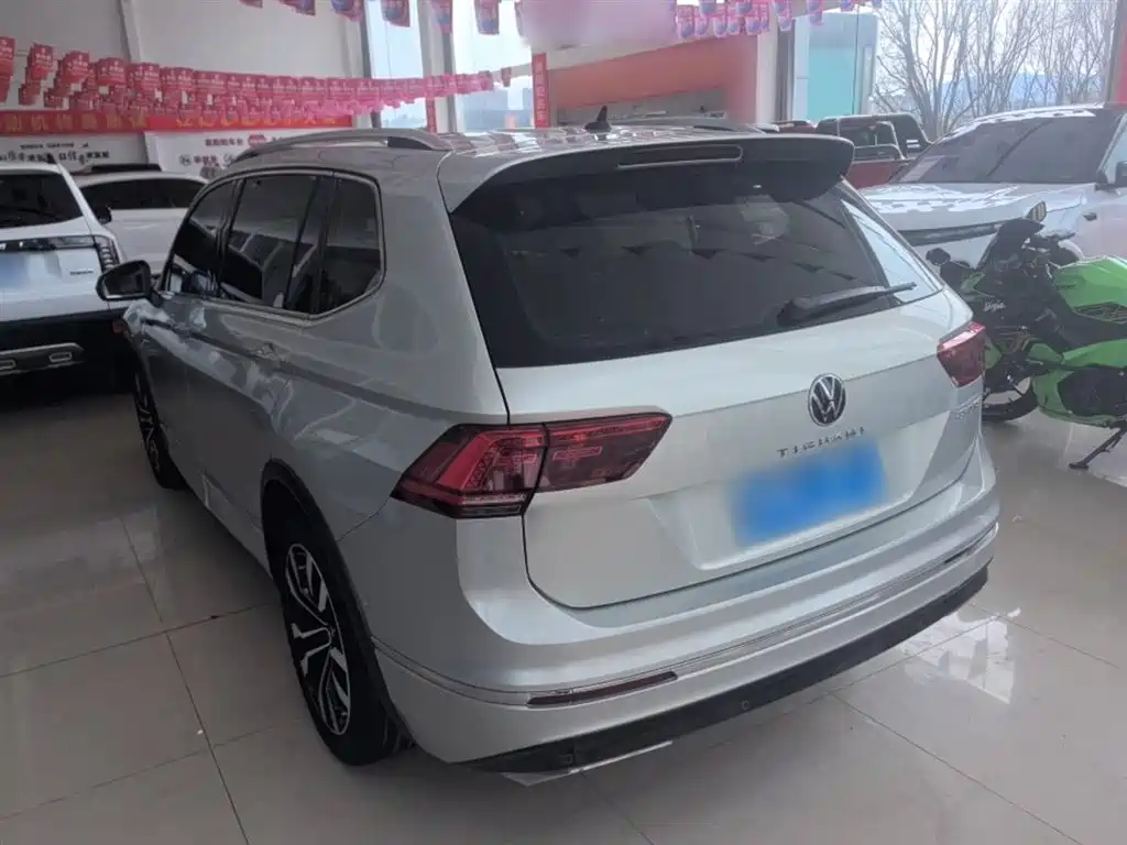 Tiguan L 330 TSI Auto 2 WD R-Line Flagship