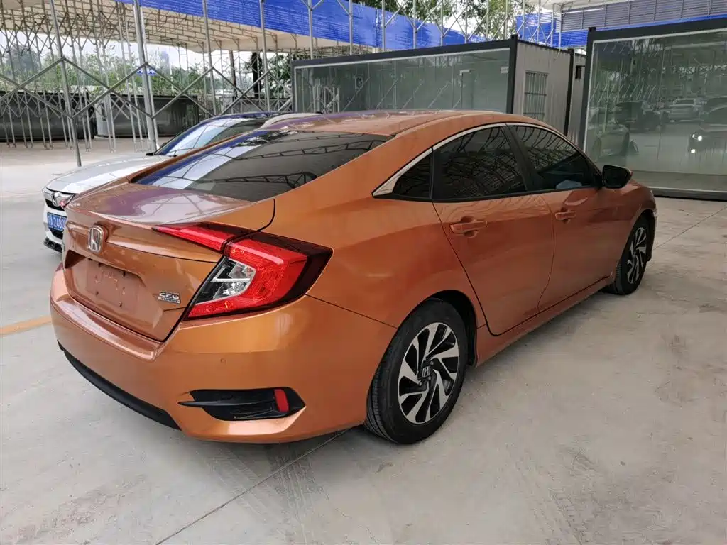 Civic 220 TURBO CVT Luxury