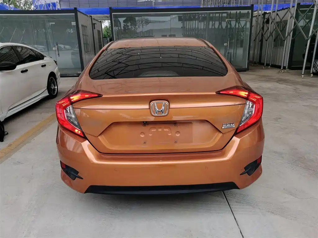 Civic 220 TURBO CVT Luxury