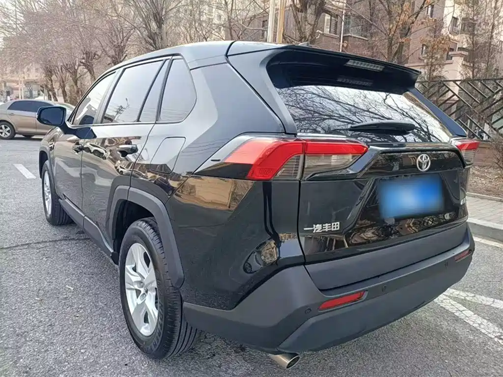 RAV4 2.0 L CVT 2 WD Urban