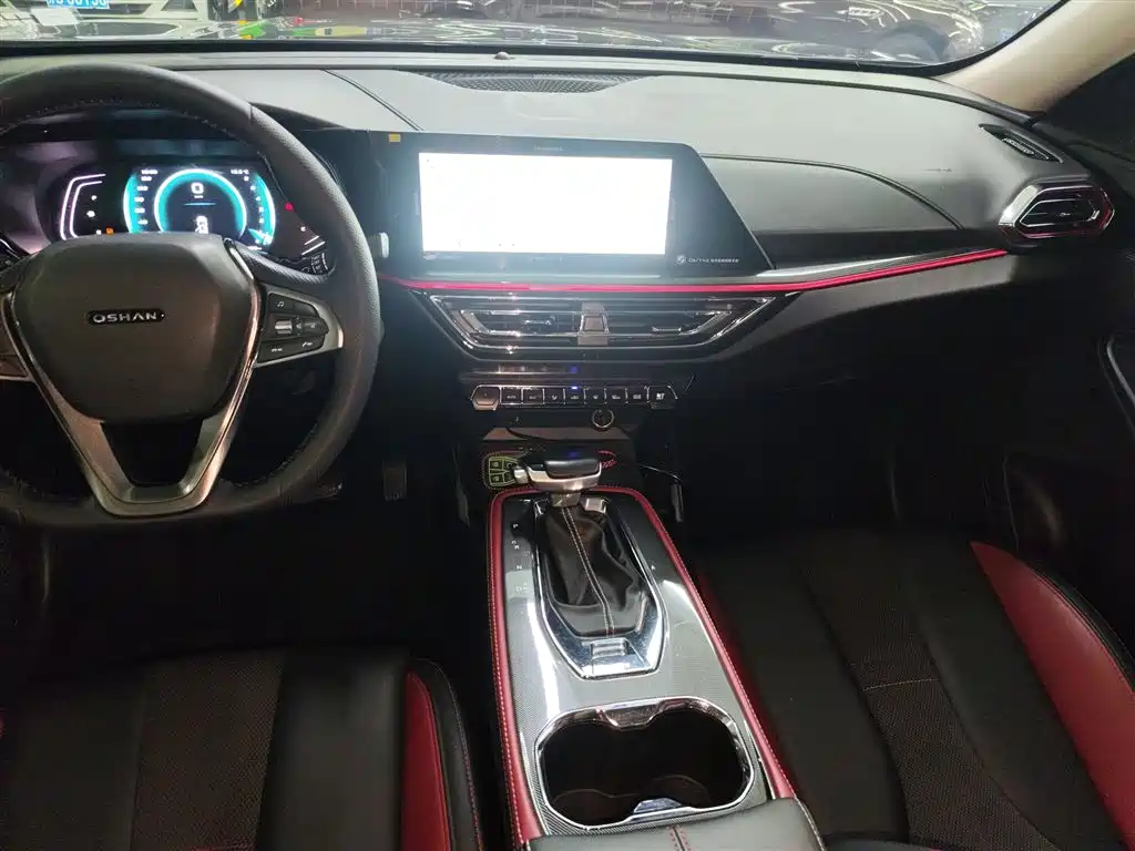 Changan Oshan X5 1.5 T DCT Distinguished