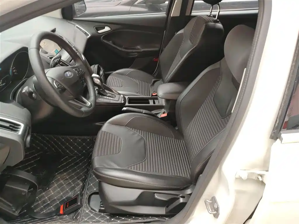 Focus Hatchback EcoBoost 180 Auto Elite