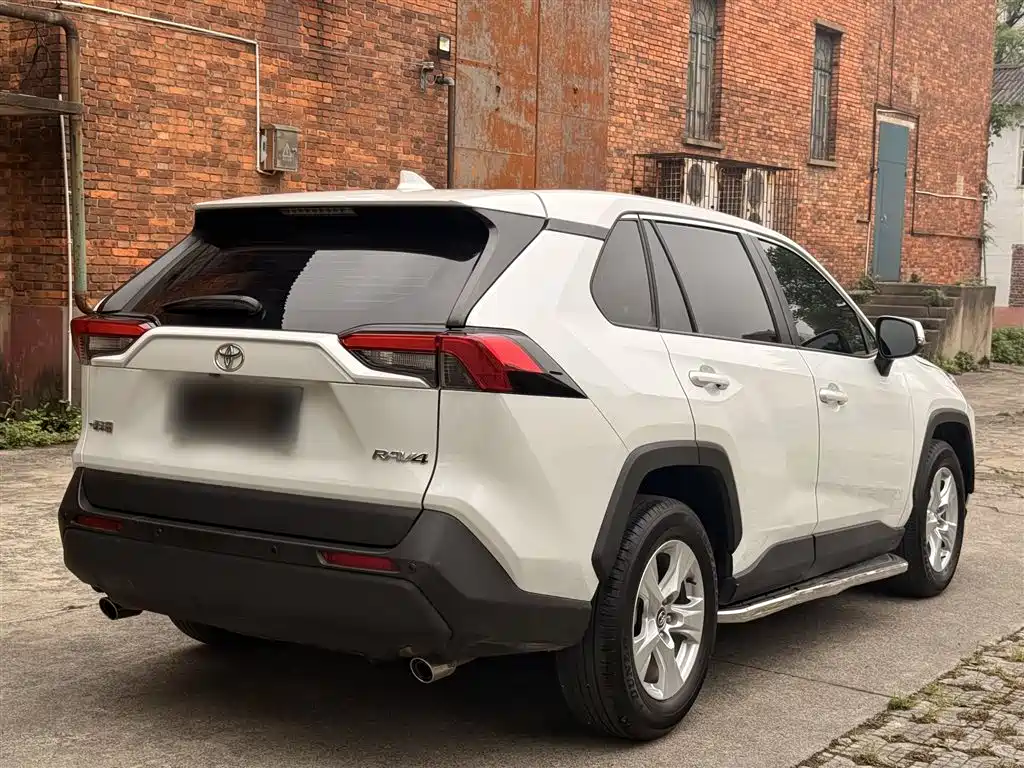 RAV4 2.0 L CVT 2 WD Urban