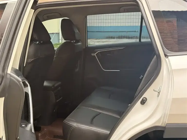 Toyota RAV4 2.0 L CVT 2 WD Urban