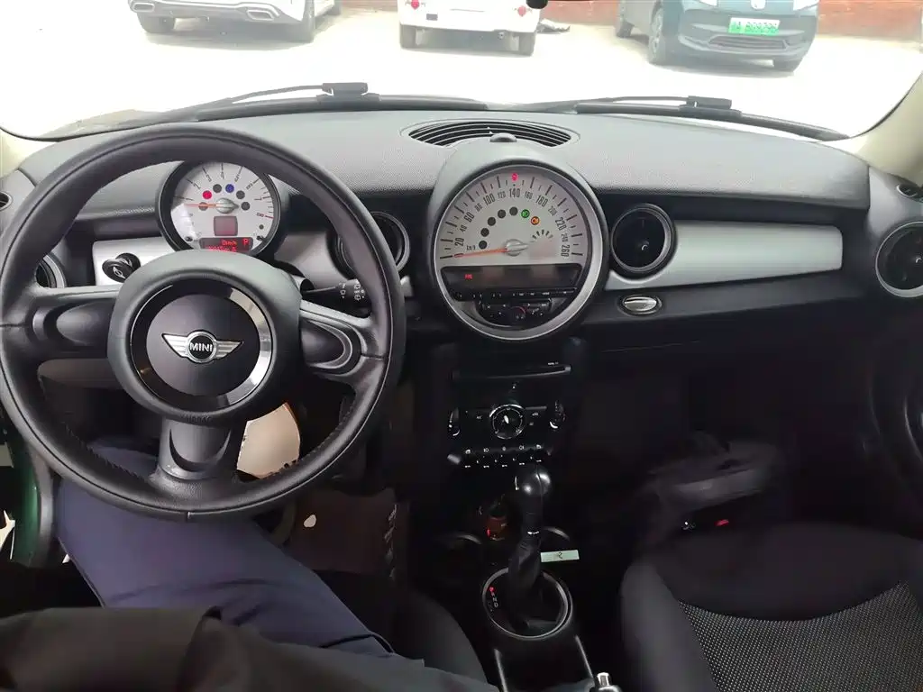 MINI 1.6 L ONE