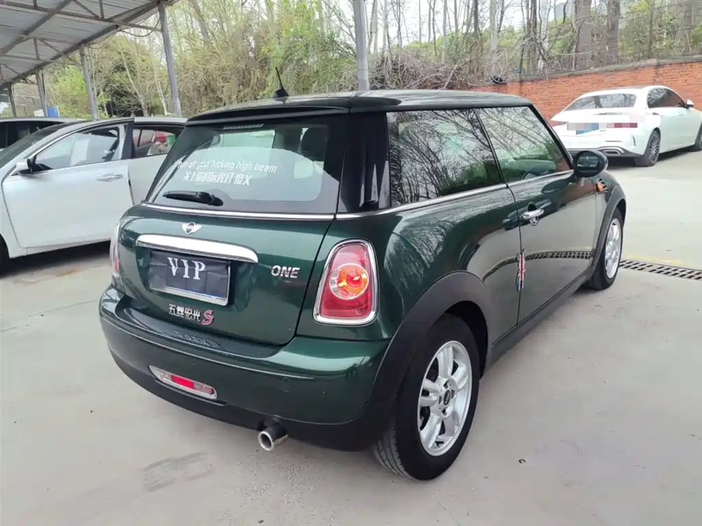 MINI 1.6 L ONE