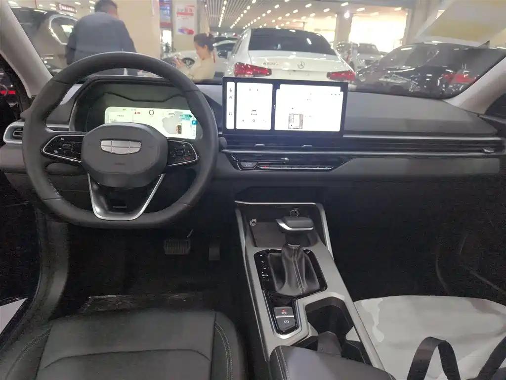 Emgrand 帝豪 2026款 400万纪念款 1.5 L CVT飞越型