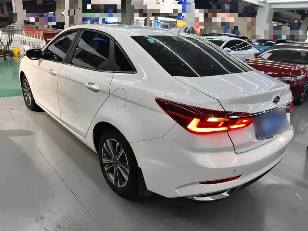 Escort 1.5 L Auto Diamond