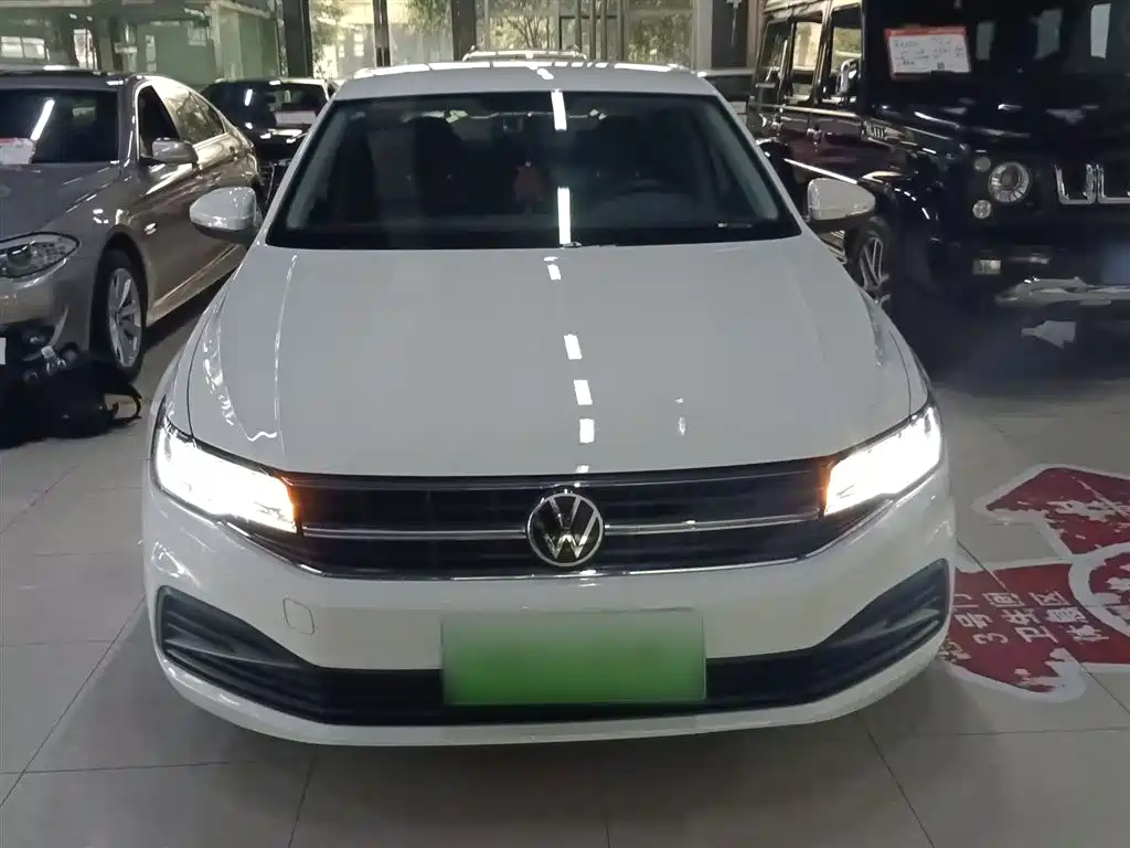 Bora 1.5 L Auto Fashion Connected