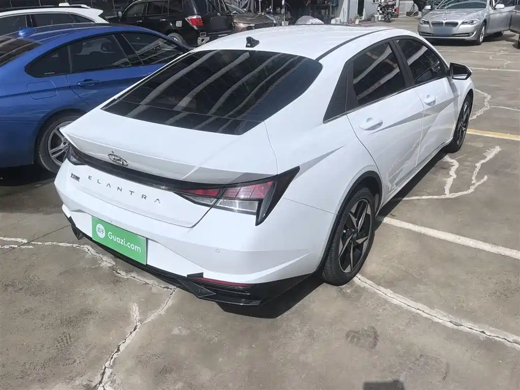 Elantra 1.5 L CVT GLX Elite