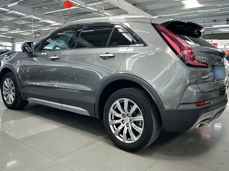 Cadillac XT4 28 T 2 WD Leading