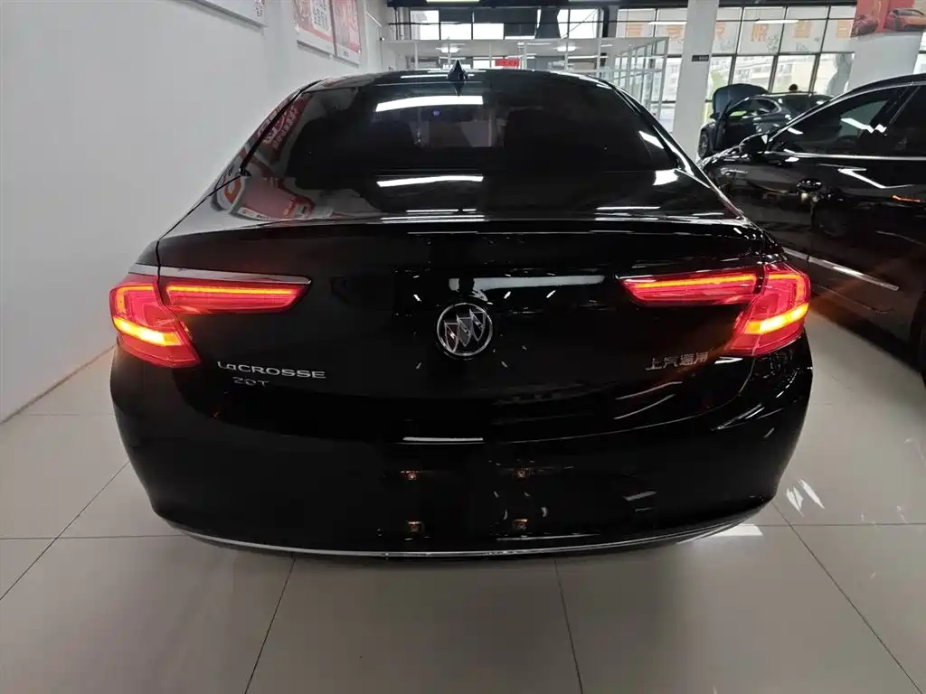 LaCrosse 20 T Luxury