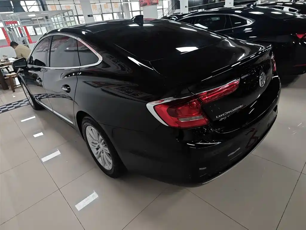 LaCrosse 20 T Luxury