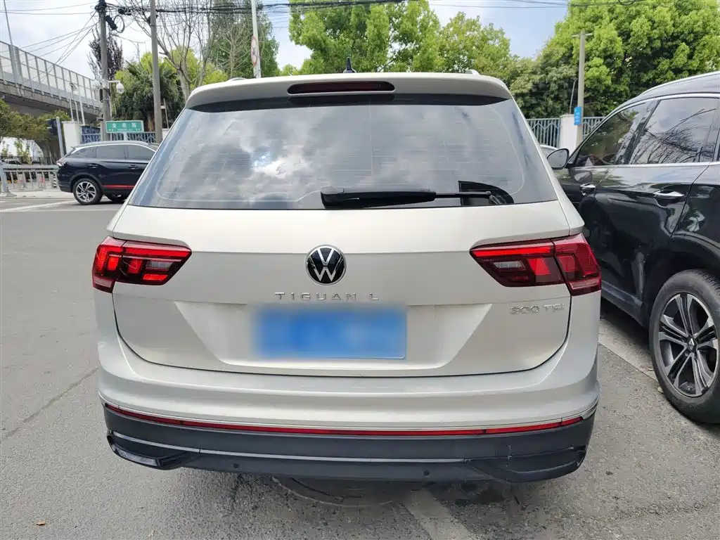 Tiguan L Outstanding 300 TSI Auto 2 WD Dragon