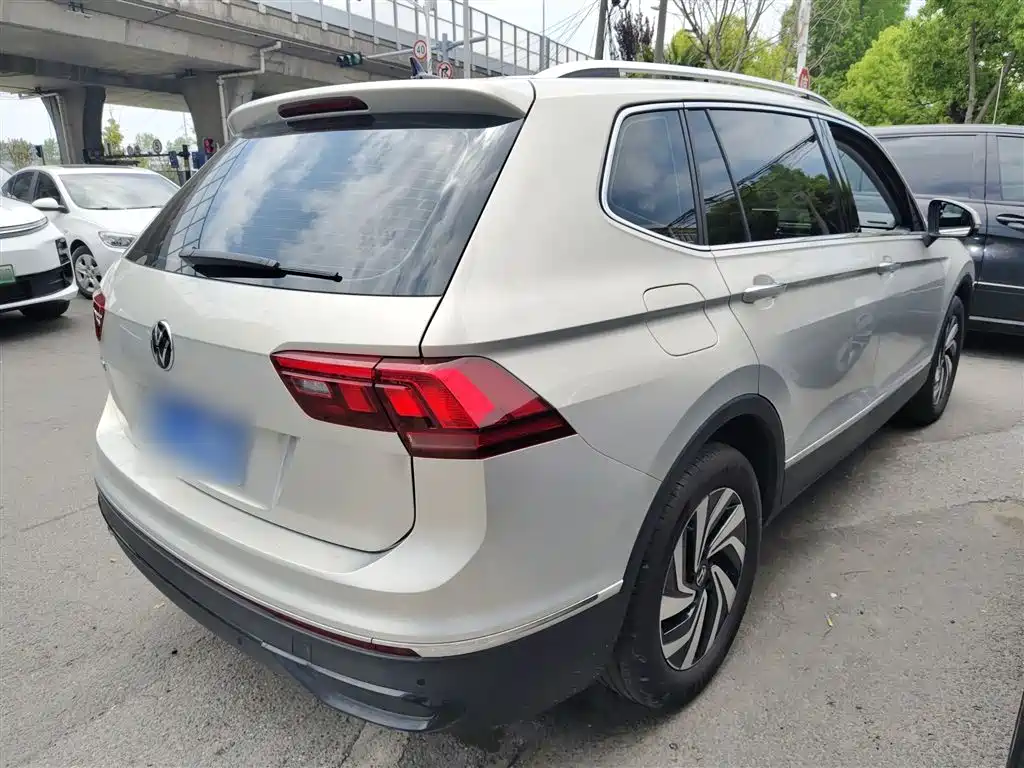Tiguan L Outstanding 300 TSI Auto 2 WD Dragon