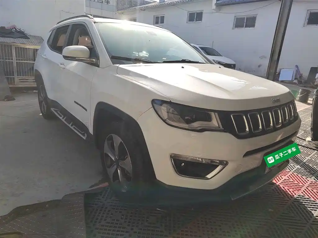 Compass 200 T Auto Premium Enjoyment