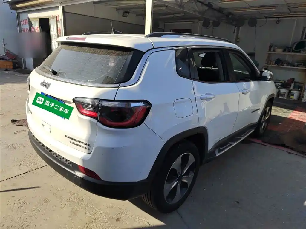 Compass 200 T Auto Premium Enjoyment