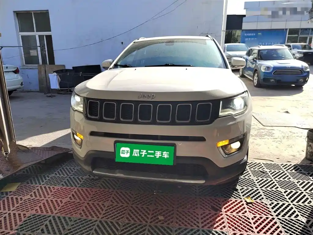 Compass 200 T Auto Premium Enjoyment
