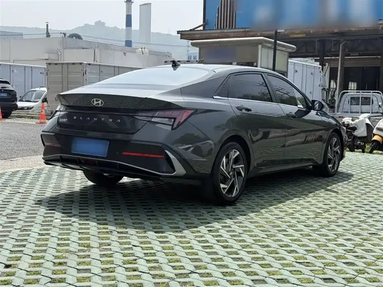 Hyundai Elantra 1.5 L CVT LUX Distinguished
