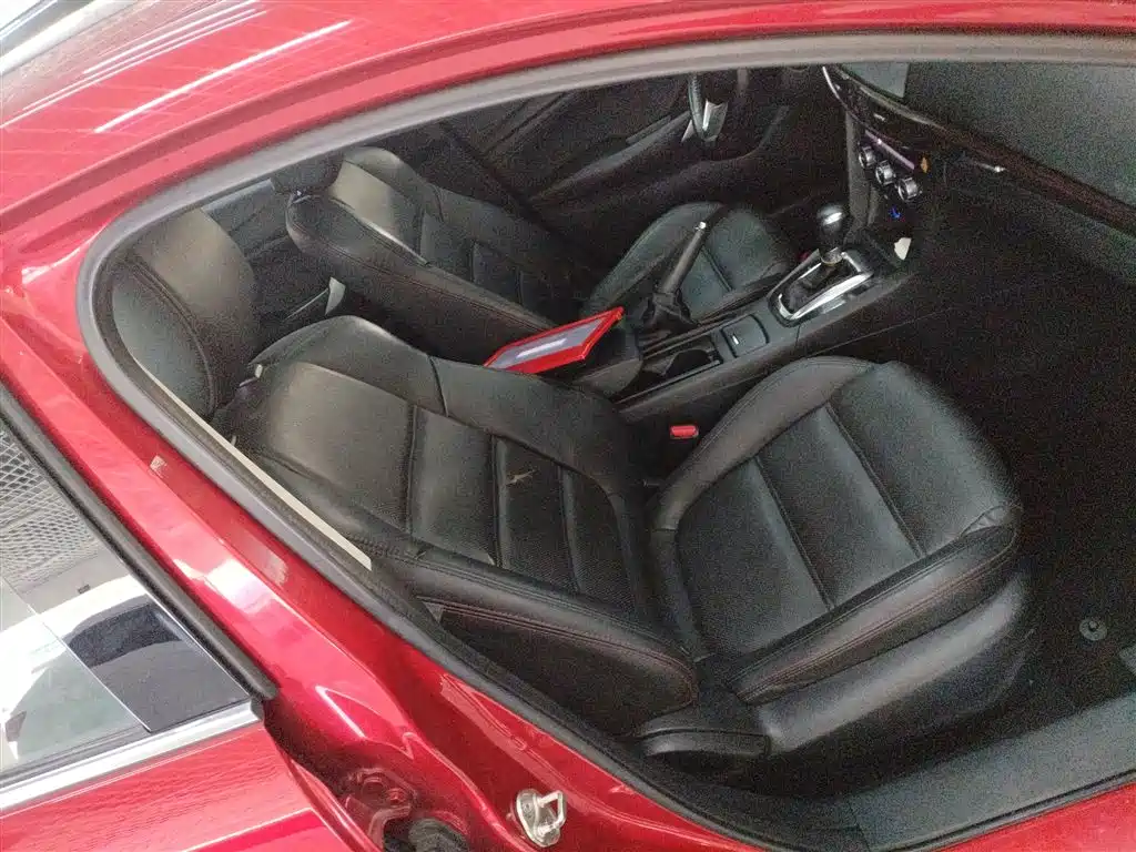 Atenza 2.0 L Blue Sky Luxury