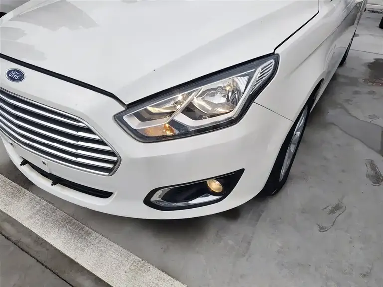 Ford Escort 1.5 L Auto Fashion