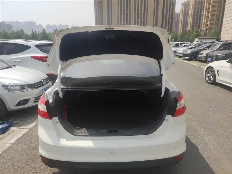 Ford Focus Sedan 1.6 L Auto Style