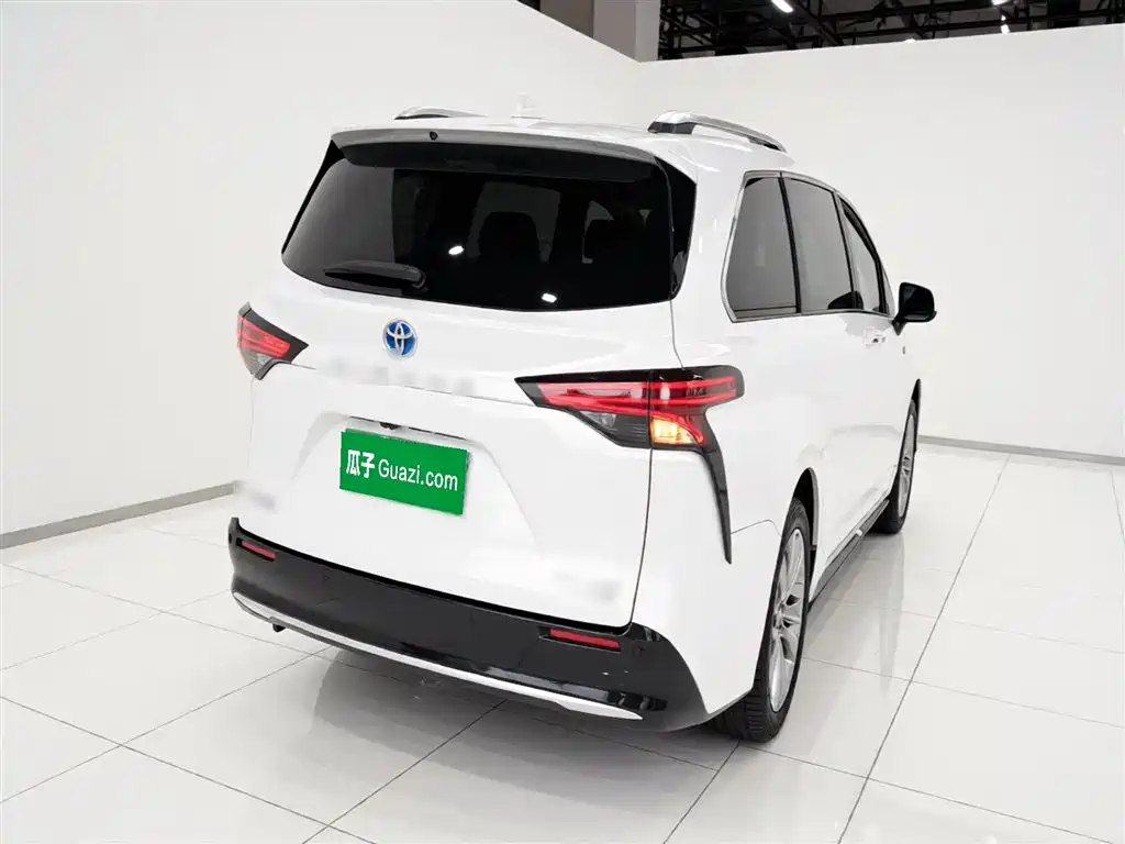 Sienna 2.5 L Hybrid Platinum