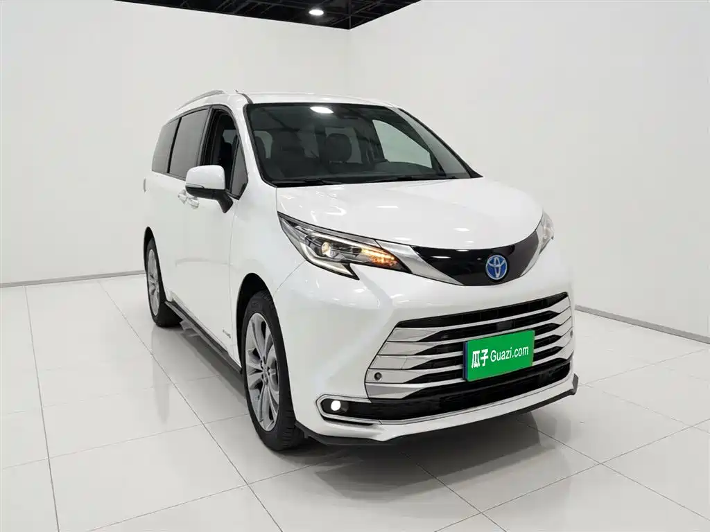Sienna 2.5 L Hybrid Platinum