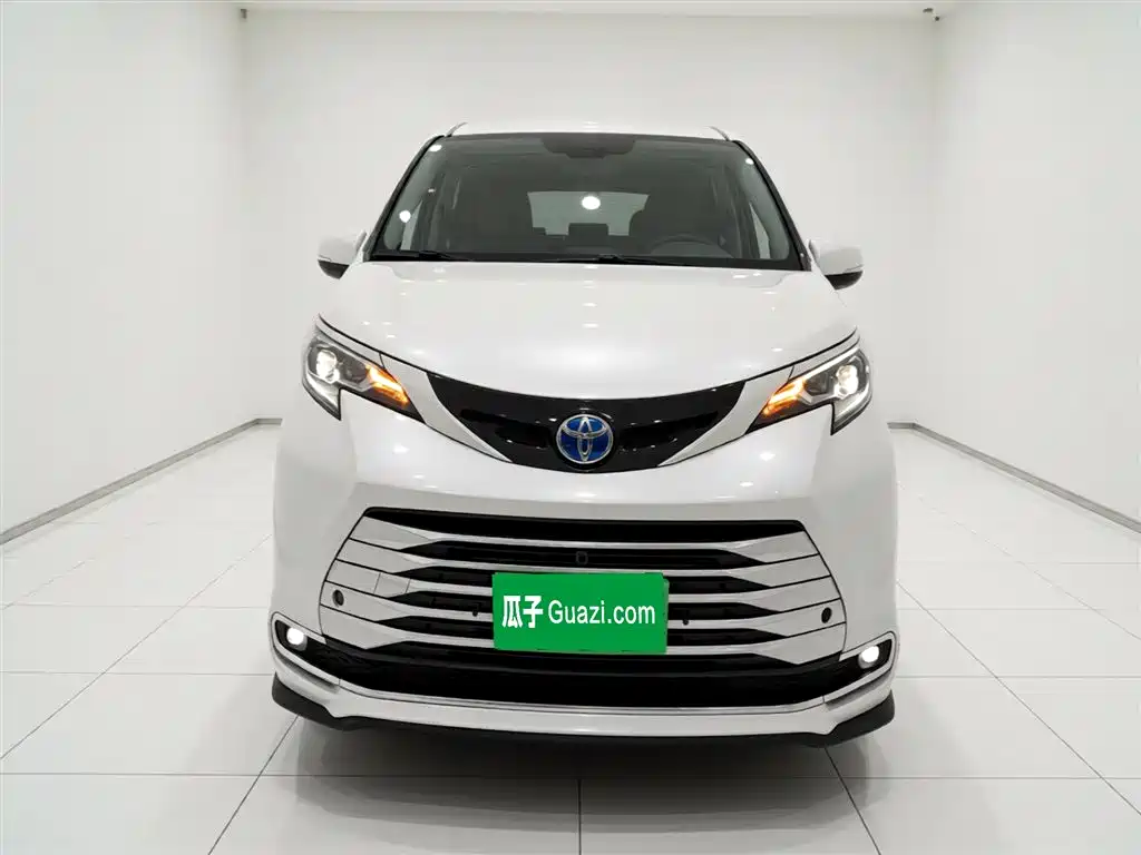 Sienna 2.5 L Hybrid Platinum