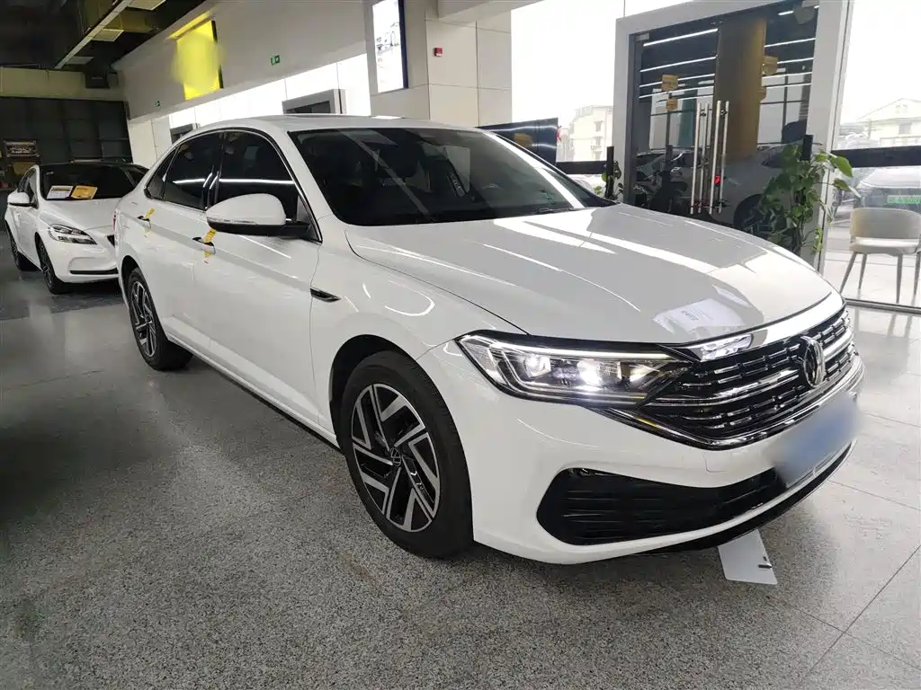 Sagitar 300 TSI DSG Transcend
