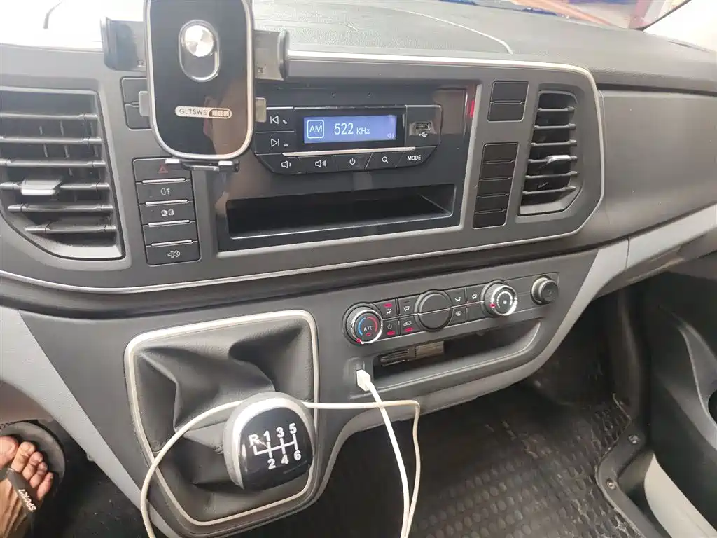 Xintu V80 新途V80 2025款 PRO傲运通 2.0 T AMT短轴中顶 7/8/9座