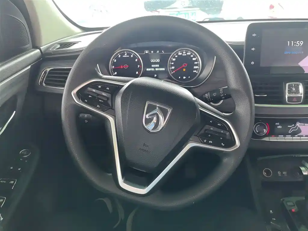 Baojun 730 1.5 T CVT Flagship 7-seat CN-VI