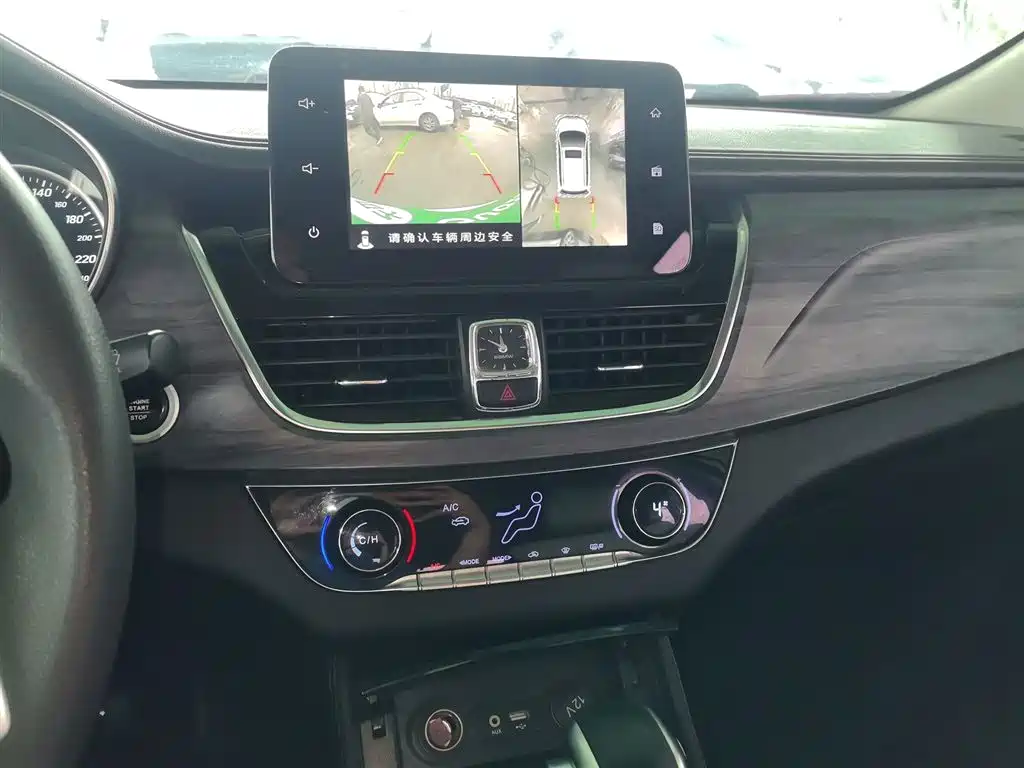 Baojun 730 1.5 T CVT Flagship 7-seat CN-VI